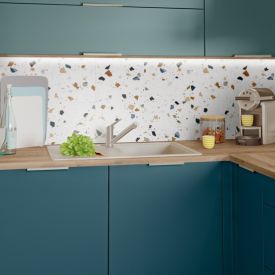Crédence tendance de la cuisine équipée bleu et bois