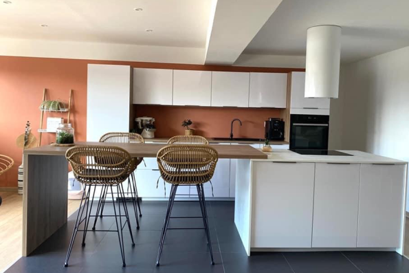 Cuisine blanche et bois lumineuse