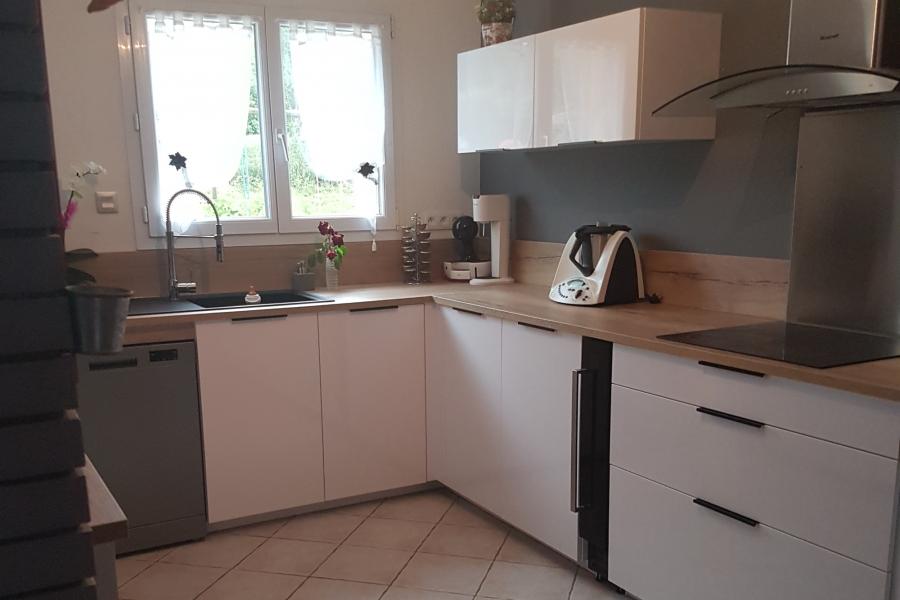 Cuisine en U à Bersaillin - Jura, une cuisine réalisée par SoCoo'c Dole