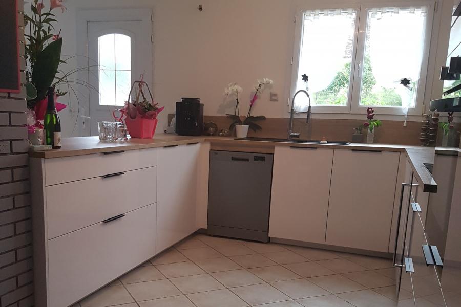 Cuisine en U à Bersaillin - Jura, une cuisine réalisée par SoCoo'c Dole