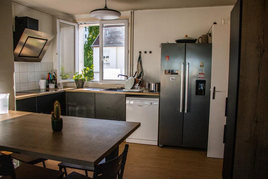 Cuisine noire et bois, une cuisine réalisée par SoCoo'c Chambly
