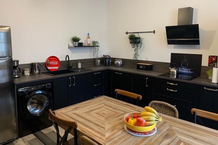 Cuisine noire et bois, une cuisine réalisée par SoCoo'c Montceau Les Mines