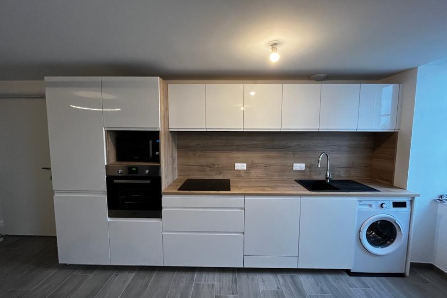 Cuisine blanche et bois , une cuisine réalisée par SoCoo'c Avranches
