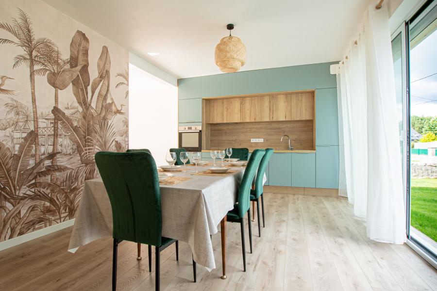 La cuisine vert pastel et bois de Mr et Mme C., une cuisine réalisée par SoCoo'c Redon