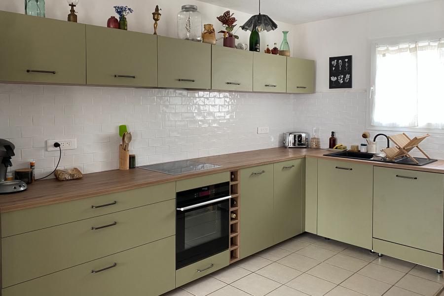 Cuisine vert provence et bois, une cuisine réalisée par SoCoo'c Nîmes