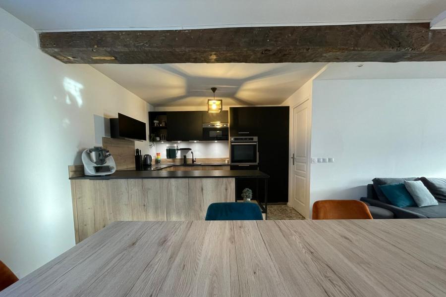 La cuisine bois et noire de Dorian, une cuisine réalisée par SoCoo'c Montévrain
