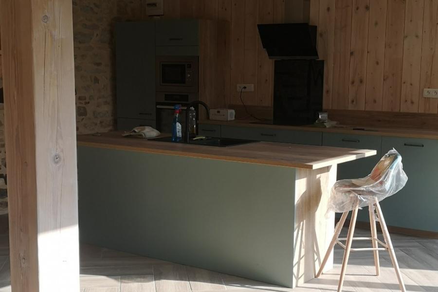 Cuisine moderne avec Ilot à Ounans (Jura), une cuisine réalisée par SoCoo'c Dole