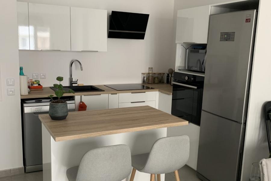 La cuisine Blanc & bois d'Emilie, une cuisine réalisée par SoCoo'c Paris République