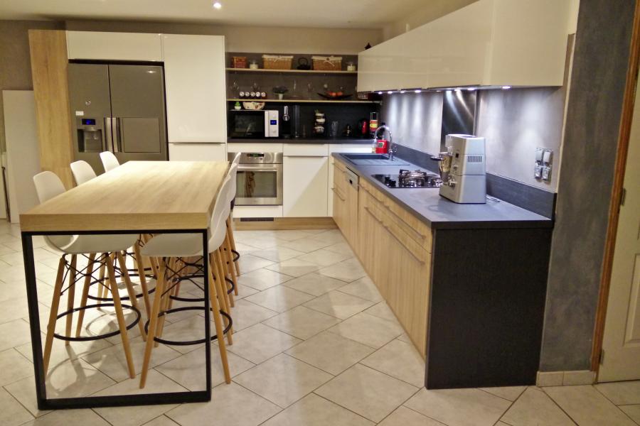 Cuisine avec espace repas, une cuisine réalisée par SoCoo'c Nancy Fléville