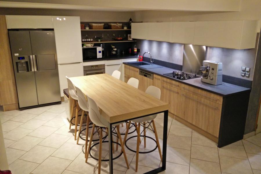 Cuisine avec espace repas, une cuisine réalisée par SoCoo'c Nancy Fléville