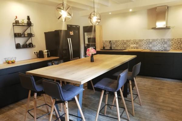 Cuisine noir mat et chêne de fil, une cuisine réalisée par SoCoo'c Libourne