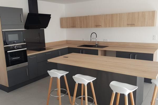 Cuisine anthracite et bois, une cuisine réalisée par SoCoo'c Bordeaux Mérignac