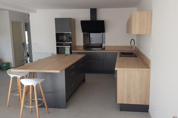 Cuisine anthracite et bois, une cuisine réalisée par SoCoo'c Bordeaux Mérignac