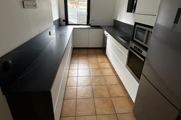 cuisine moderne noir et blanc, une cuisine réalisée par SoCoo'c Manosque