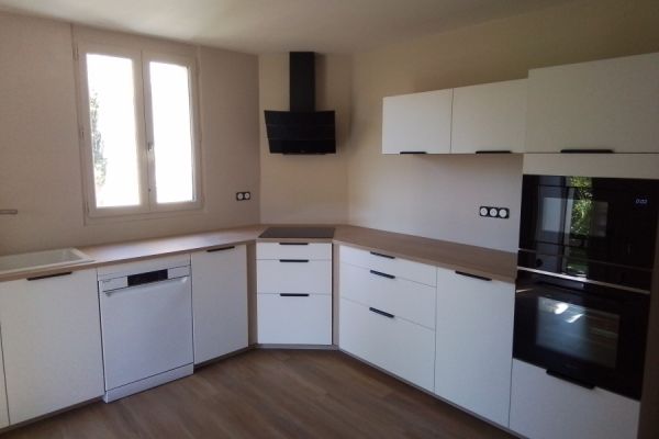 La cuisine en angle de Jeanne, une cuisine réalisée par SoCoo'c Saumur