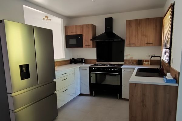 Cuisine ouverte Pierre de Lune et chêne cosy, une cuisine réalisée par SoCoo'c Rennes Chantepie