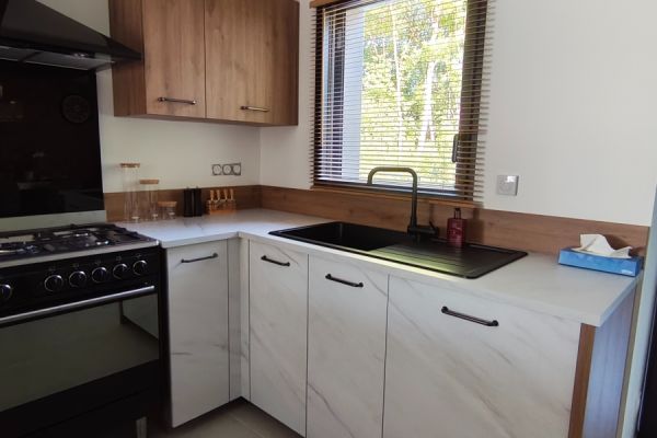 Cuisine ouverte Pierre de Lune et chêne cosy, une cuisine réalisée par SoCoo'c Rennes Chantepie