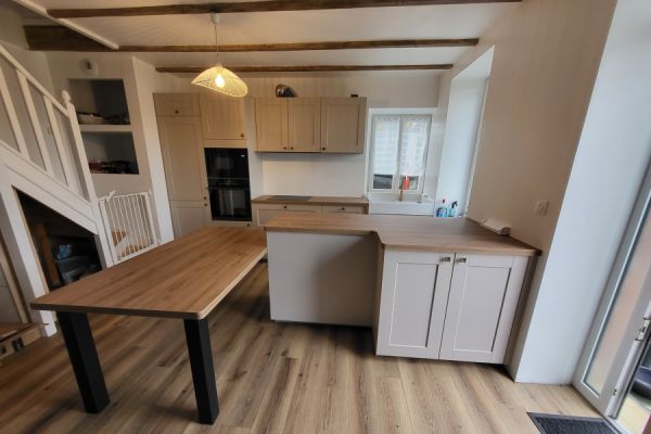 La façade à cadre, quel charme !, une cuisine réalisée par SoCoo'c Pontivy