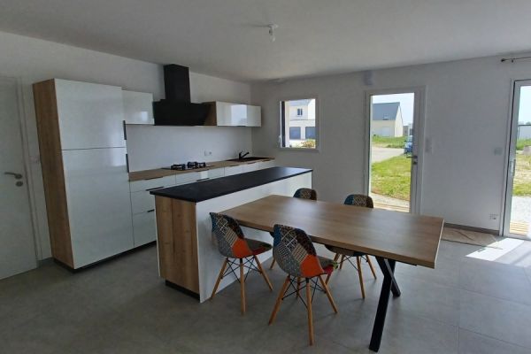 Cuisine blanche et bois, une cuisine réalisée par SoCoo'c Pontivy