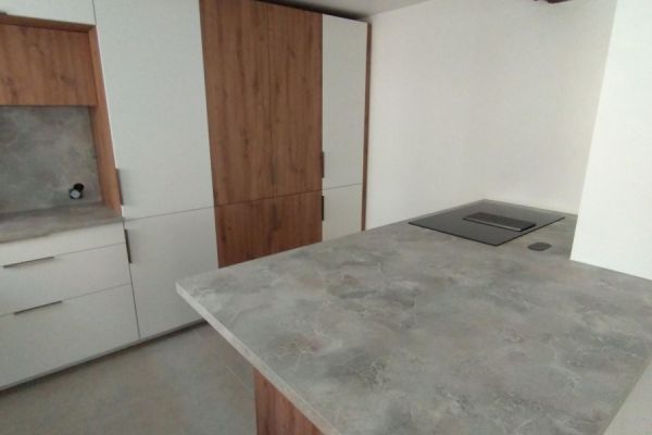 Cuisine blanche bois avec effet béton, une cuisine réalisée par SoCoo'c Noyelles Godault
