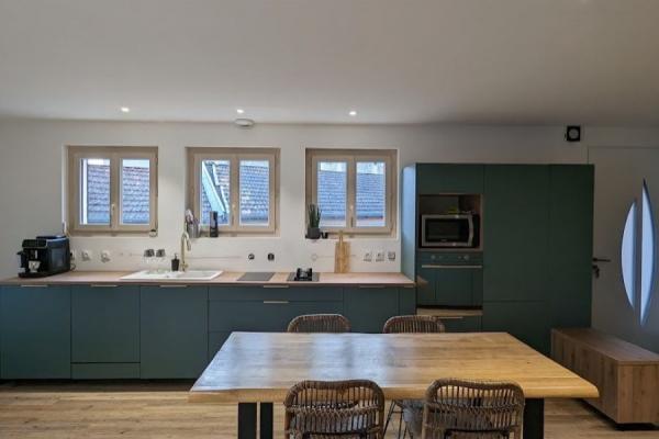 Cuisine vert pastel et bois , une cuisine réalisée par SoCoo'c Millau