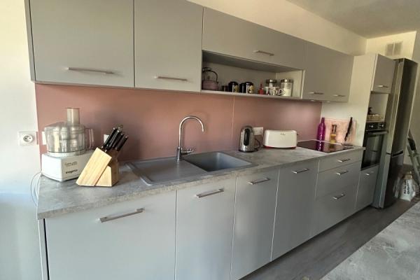 Cuisine rose et grise, une cuisine réalisée par SoCoo'c Ajaccio