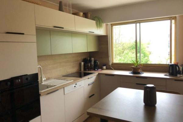 Cuisine équipée lin et vert, une cuisine réalisée par SoCoo'c Charleville