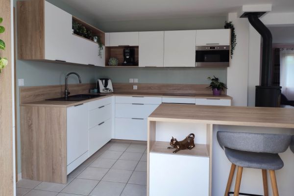 Magnifique cuisine blanc et bois, une cuisine réalisée par SoCoo'c Grenoble Saint Egrève