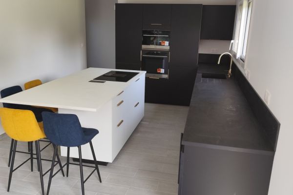 Cuisine moderne de Mr C et Mr R, une cuisine réalisée par SoCoo'c Saint Brieuc/Langueux