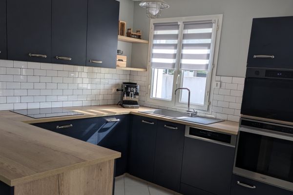 Cuisine sobre et chic de Françoise, une cuisine réalisée par SoCoo'c Royan