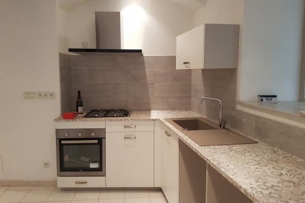 Cuisine dans l&#039;hypercentre de Dole dans un appartement, une cuisine réalisée par SoCoo'c Dole