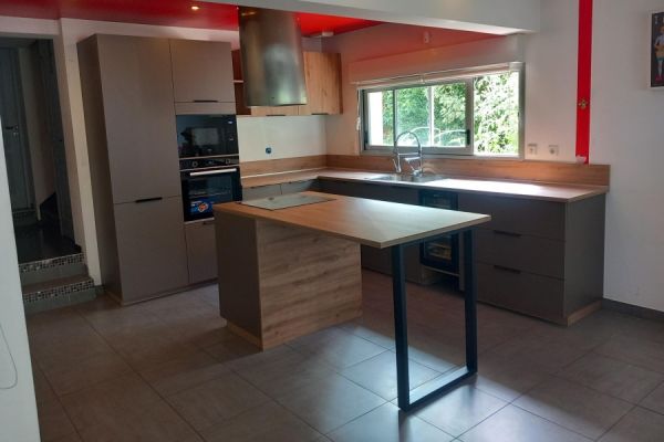 cuisine en L avec ilot, une cuisine réalisée par SoCoo'c Laval