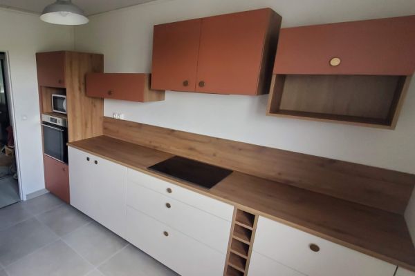 Cuisine bicolore : terrarosa et beige, une cuisine réalisée par SoCoo'c Rennes Chantepie