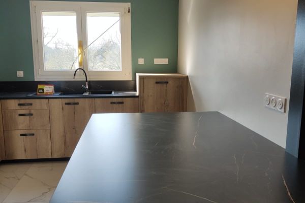 CUISINE EN L EFFET BOIS, une cuisine réalisée par SoCoo'c Challans