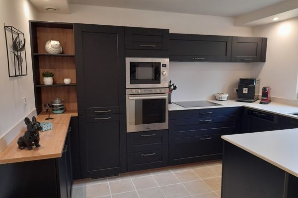 Cuisine noir et bois, une cuisine réalisée par SoCoo'c Limoges Sud
