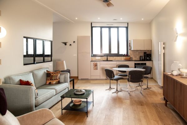 Cuisine en I beige, une cuisine réalisée par SoCoo'c Thiers