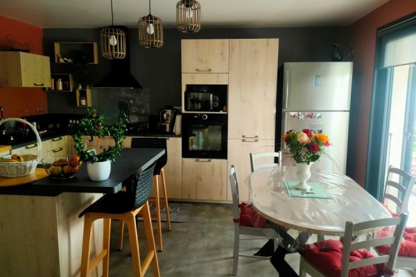 Jolie cuisine chêne doux, une cuisine réalisée par SoCoo'c Montlucon Domerat