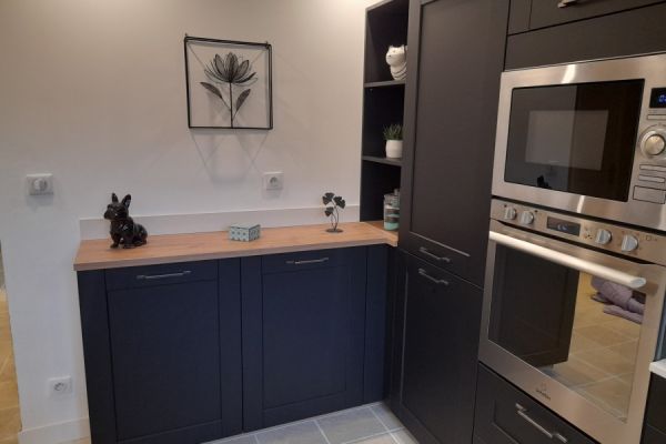 Cuisine noir et bois, une cuisine réalisée par SoCoo'c Limoges Sud