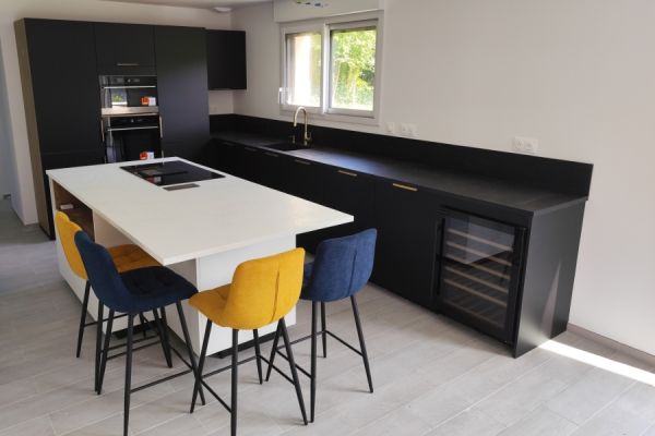 Cuisine moderne de Mr C et Mr R, une cuisine réalisée par SoCoo'c Saint Brieuc/Langueux