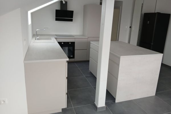 Cuisine chamois avec îlot central, une cuisine réalisée par SoCoo'c Selestat