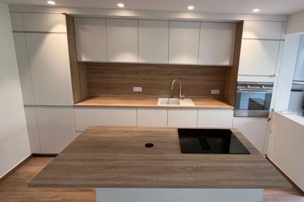 Cuisine avec îlot, une cuisine réalisée par SoCoo'c Bastia
