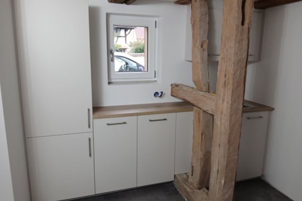 Aménagement pour bureaux lin et bois, une cuisine réalisée par SoCoo'c Selestat