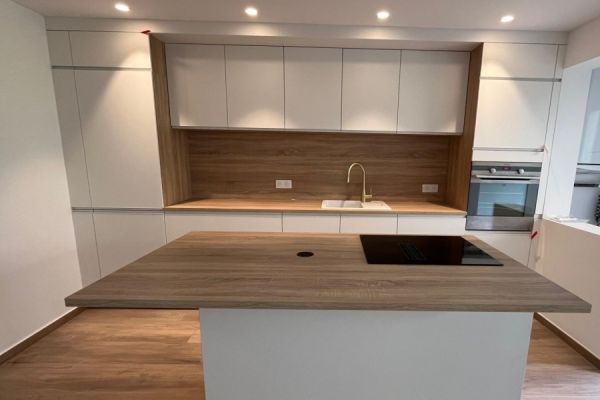 Cuisine avec îlot, une cuisine réalisée par SoCoo'c Bastia