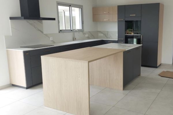 Anthracite, Bronze et Céramique, une cuisine réalisée par SoCoo'c Clermont Riom