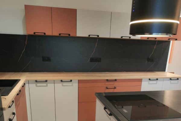 Cuisine en L avec ilot de Mme M, une cuisine réalisée par SoCoo'c Challans