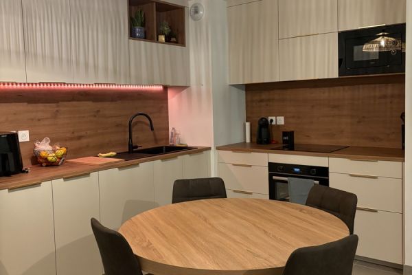 Cuisine fonctionnelle blanche et bois, une cuisine réalisée par SoCoo'c Montpellier Lattes
