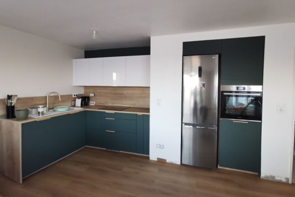 Cuisine Avocado ultra mat et chêne vintage, une cuisine réalisée par SoCoo'c Montpellier Lattes