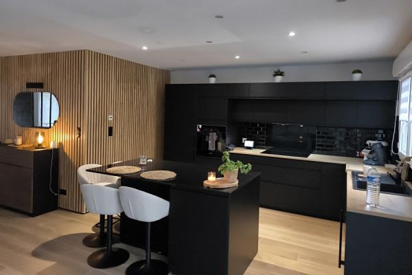Cuisine Noir et Pierre, une cuisine réalisée par SoCoo'c Thionville