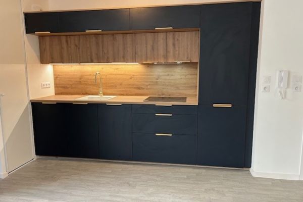 Cuisine bleu nocturne cosy , une cuisine réalisée par SoCoo'c Orléans Saran