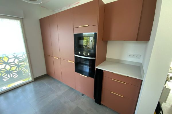 Cuisine tout équipée Terra Rosa Mat, une cuisine réalisée par SoCoo'c Montpellier Lattes